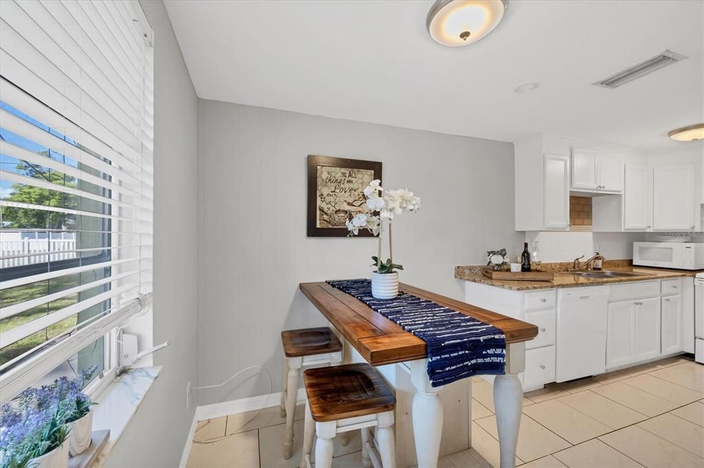 待售: $340,000 (2 贝兹, 0 浴室, 1031 平方英尺)