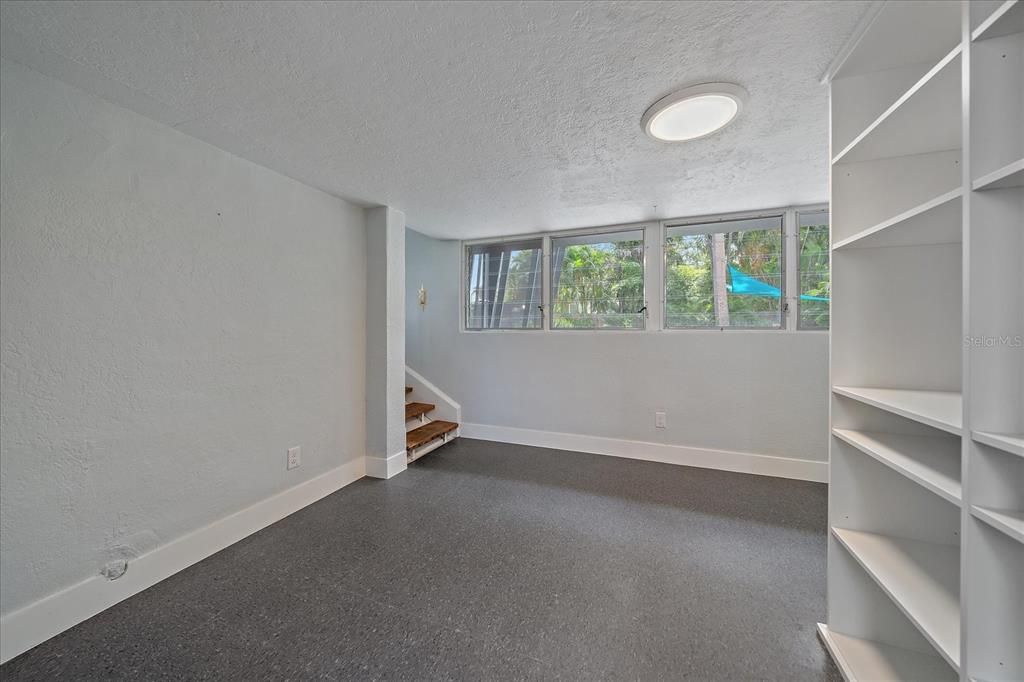 合同活跃: $825,000 (3 贝兹, 2 浴室, 1869 平方英尺)