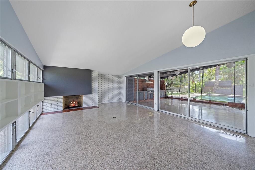 合同活跃: $825,000 (3 贝兹, 2 浴室, 1869 平方英尺)