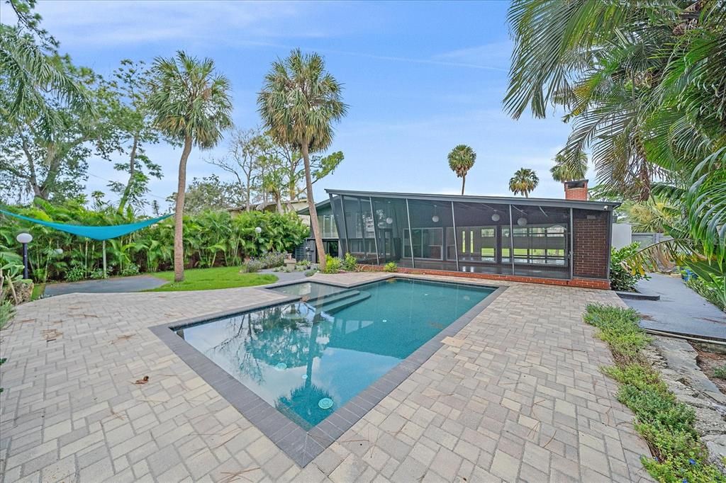 合同活跃: $825,000 (3 贝兹, 2 浴室, 1869 平方英尺)