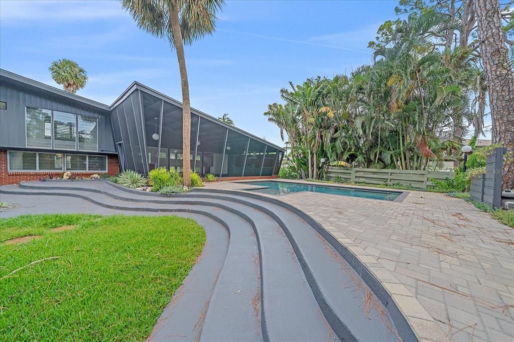 合同活跃: $825,000 (3 贝兹, 2 浴室, 1869 平方英尺)