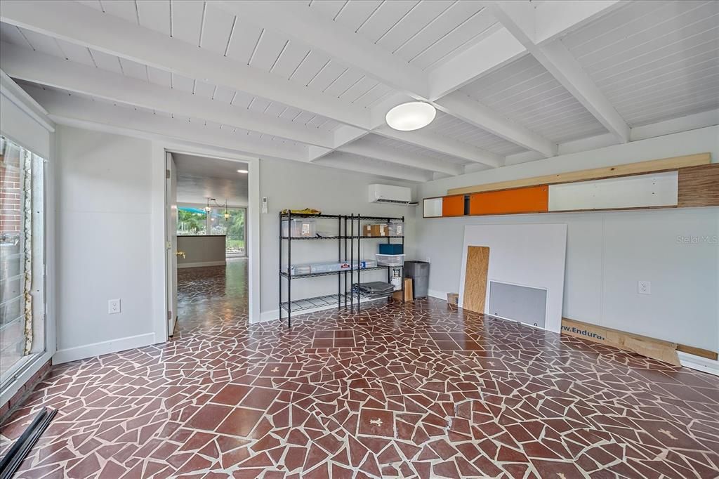 合同活跃: $825,000 (3 贝兹, 2 浴室, 1869 平方英尺)