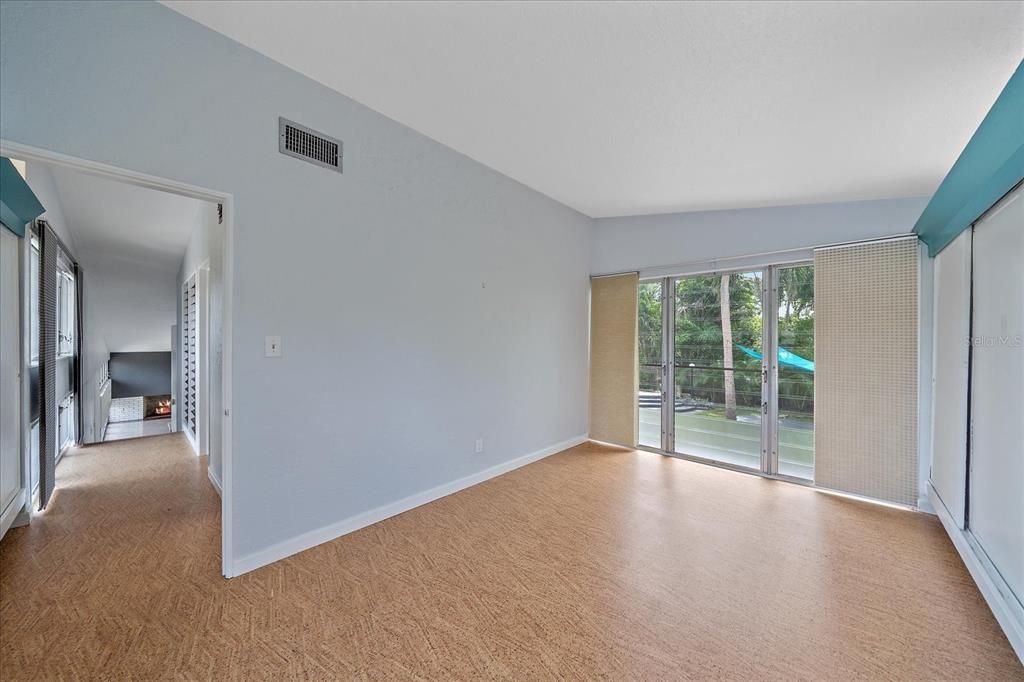 合同活跃: $825,000 (3 贝兹, 2 浴室, 1869 平方英尺)