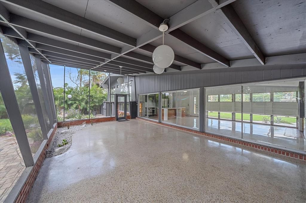 合同活跃: $825,000 (3 贝兹, 2 浴室, 1869 平方英尺)