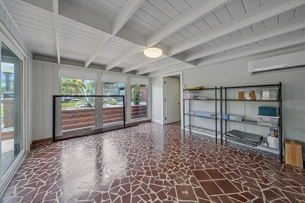 合同活跃: $825,000 (3 贝兹, 2 浴室, 1869 平方英尺)