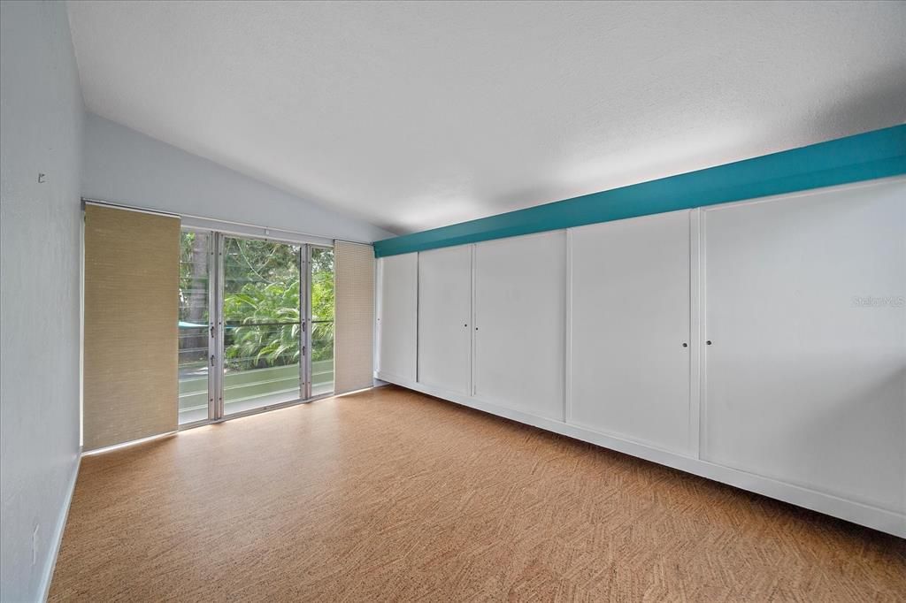 合同活跃: $825,000 (3 贝兹, 2 浴室, 1869 平方英尺)