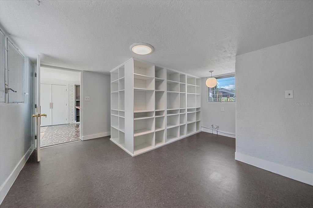 合同活跃: $825,000 (3 贝兹, 2 浴室, 1869 平方英尺)