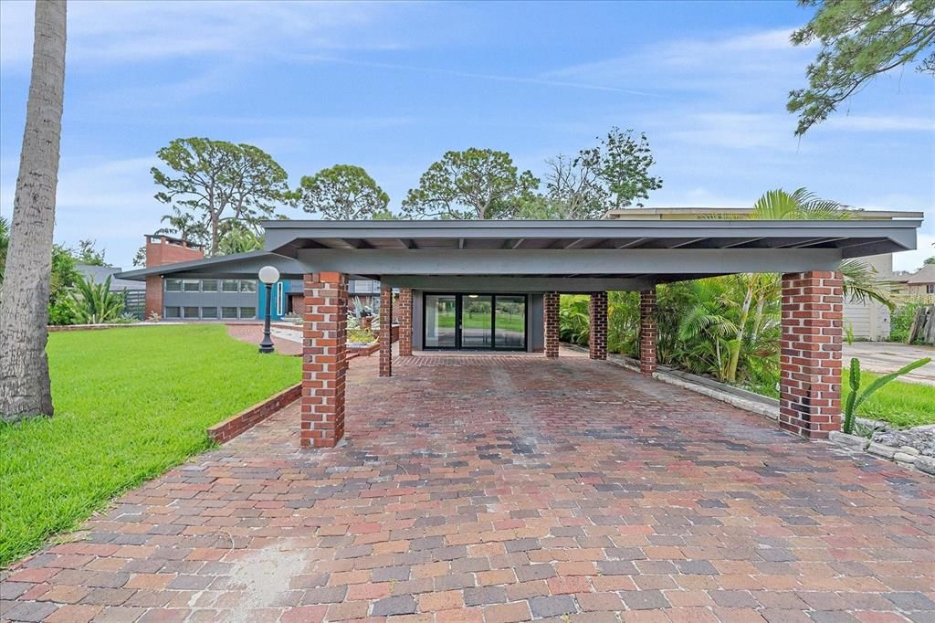 合同活跃: $825,000 (3 贝兹, 2 浴室, 1869 平方英尺)