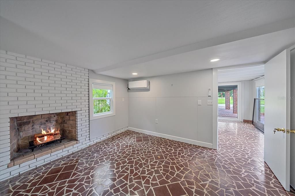 合同活跃: $825,000 (3 贝兹, 2 浴室, 1869 平方英尺)