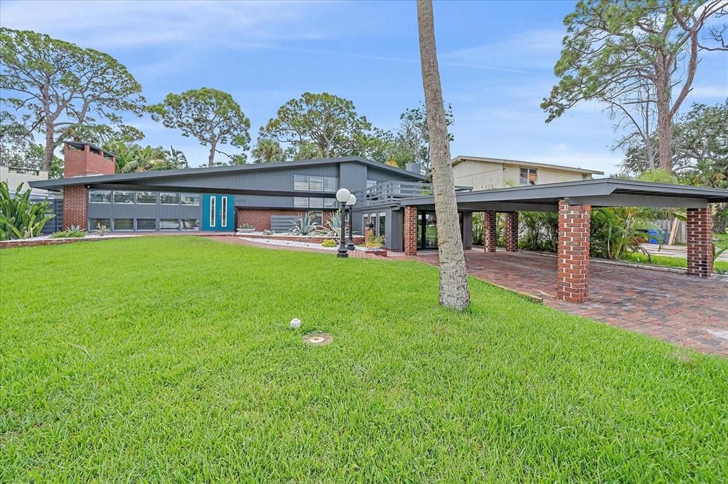 合同活跃: $825,000 (3 贝兹, 2 浴室, 1869 平方英尺)