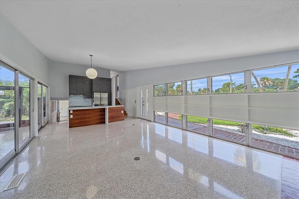 合同活跃: $825,000 (3 贝兹, 2 浴室, 1869 平方英尺)