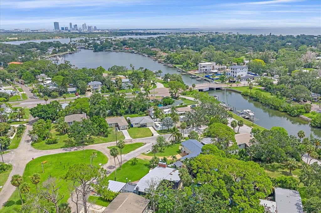 合同活跃: $825,000 (3 贝兹, 2 浴室, 1869 平方英尺)