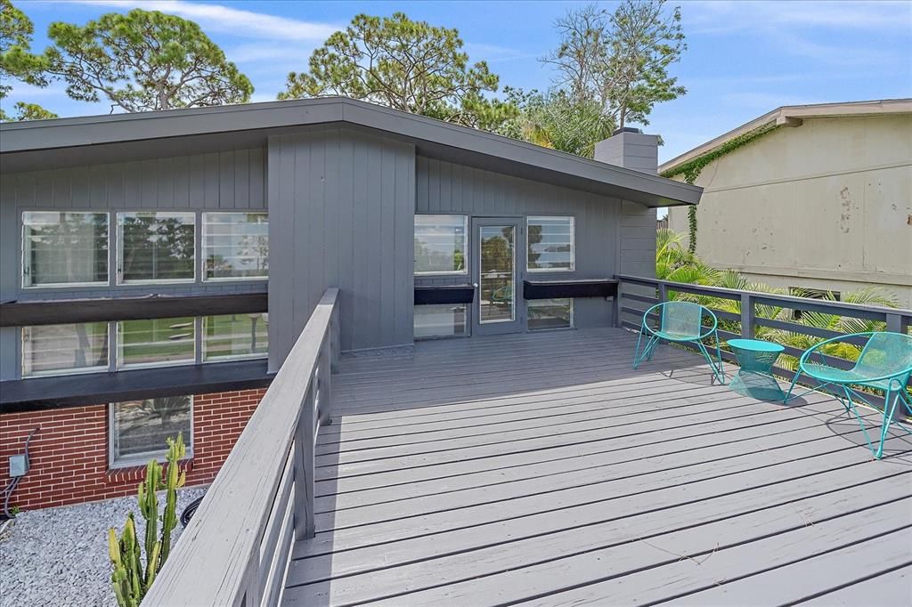 合同活跃: $825,000 (3 贝兹, 2 浴室, 1869 平方英尺)