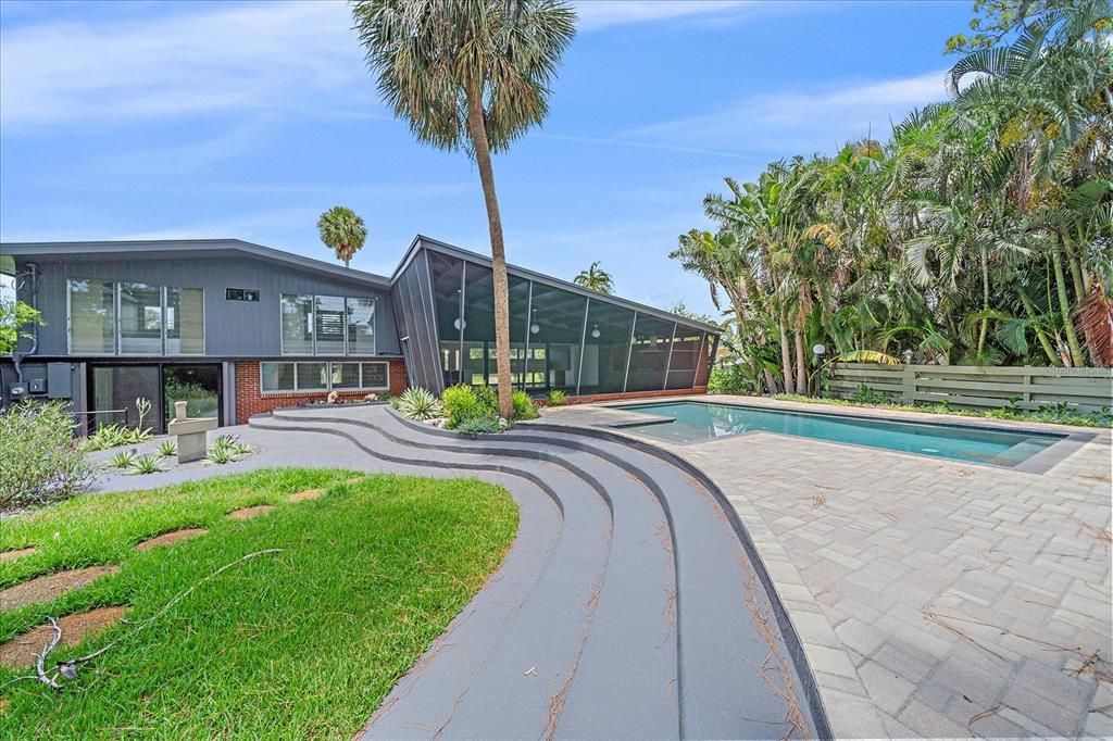 合同活跃: $825,000 (3 贝兹, 2 浴室, 1869 平方英尺)