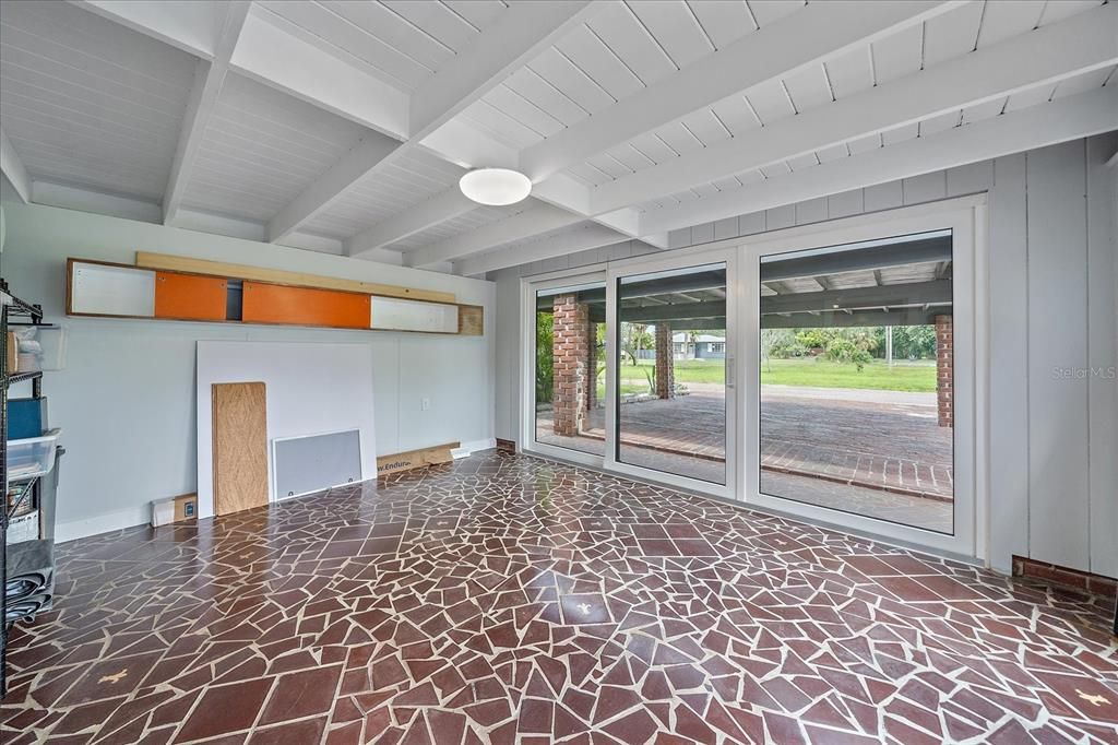 合同活跃: $825,000 (3 贝兹, 2 浴室, 1869 平方英尺)