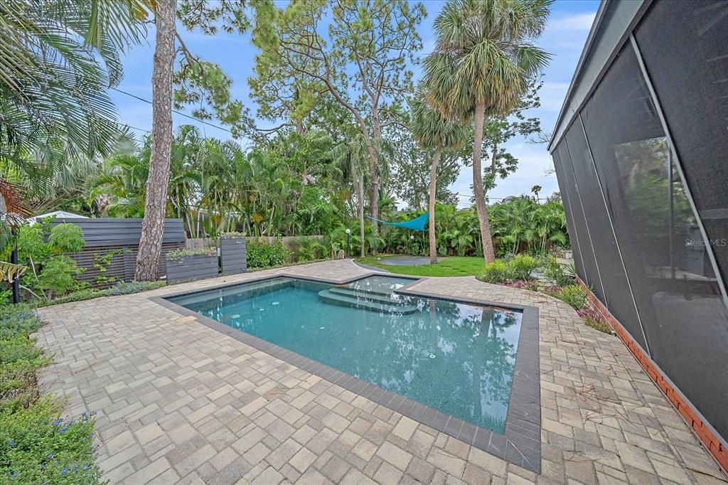 合同活跃: $825,000 (3 贝兹, 2 浴室, 1869 平方英尺)