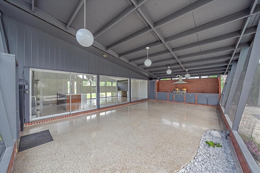 合同活跃: $825,000 (3 贝兹, 2 浴室, 1869 平方英尺)