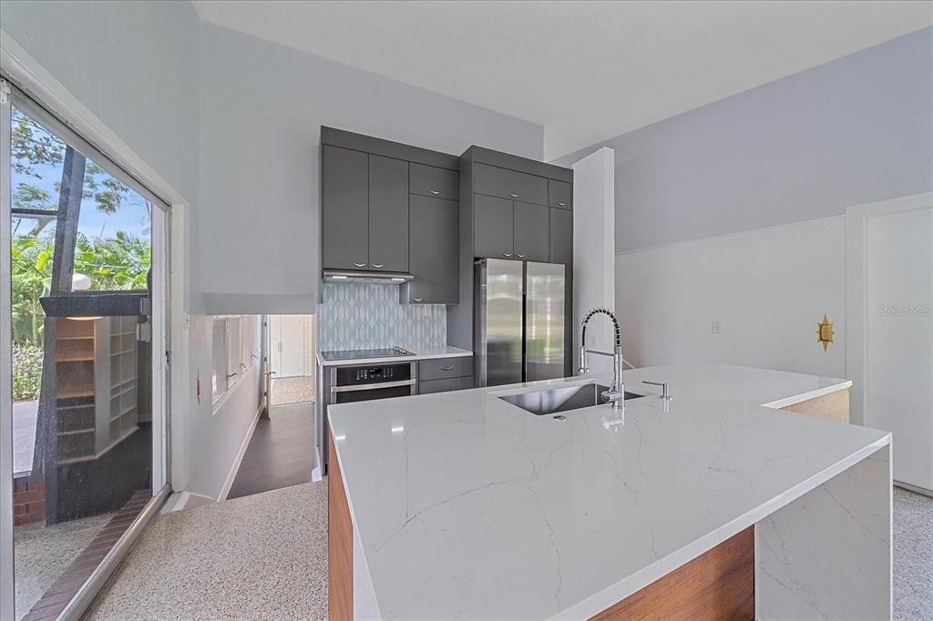 合同活跃: $825,000 (3 贝兹, 2 浴室, 1869 平方英尺)