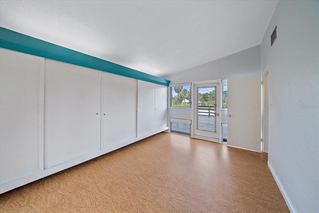 合同活跃: $825,000 (3 贝兹, 2 浴室, 1869 平方英尺)