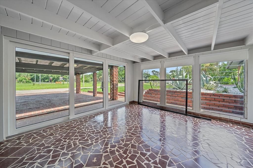 合同活跃: $825,000 (3 贝兹, 2 浴室, 1869 平方英尺)