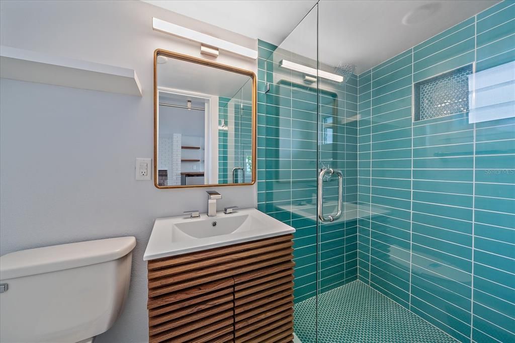 合同活跃: $825,000 (3 贝兹, 2 浴室, 1869 平方英尺)