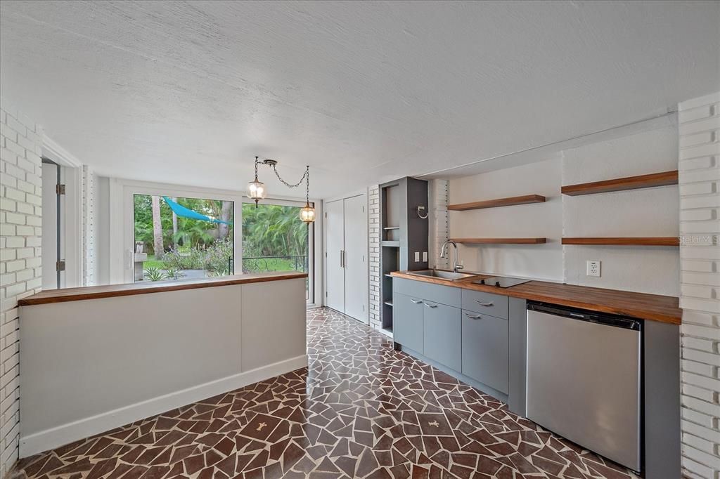 合同活跃: $825,000 (3 贝兹, 2 浴室, 1869 平方英尺)