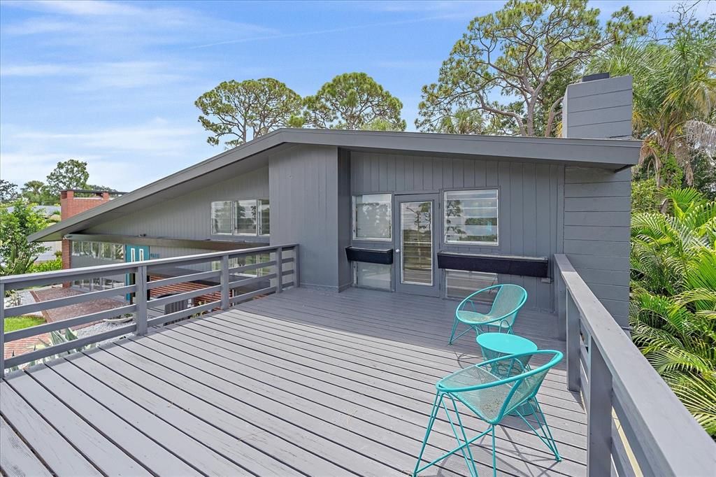 合同活跃: $825,000 (3 贝兹, 2 浴室, 1869 平方英尺)