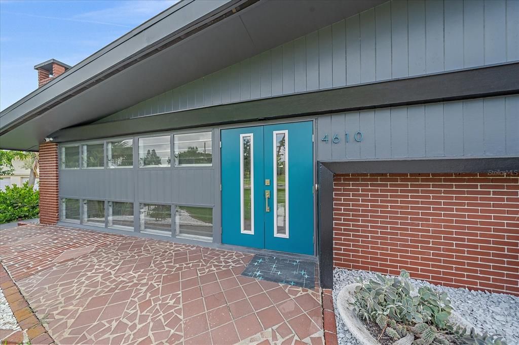 合同活跃: $825,000 (3 贝兹, 2 浴室, 1869 平方英尺)