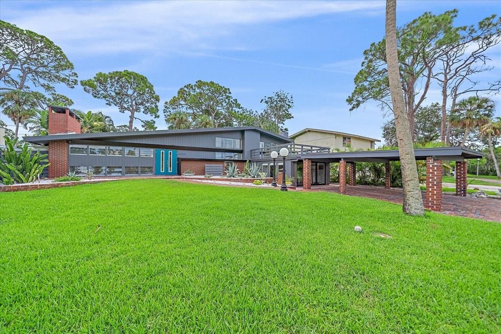 合同活跃: $825,000 (3 贝兹, 2 浴室, 1869 平方英尺)