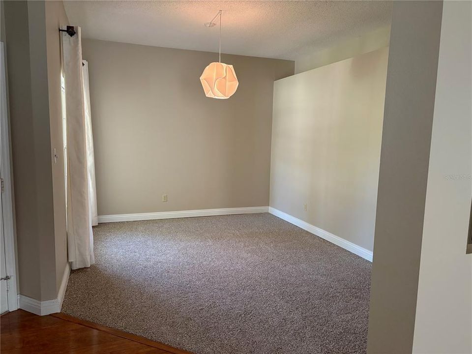 合同活跃: $2,250 (2 贝兹, 2 浴室, 1450 平方英尺)