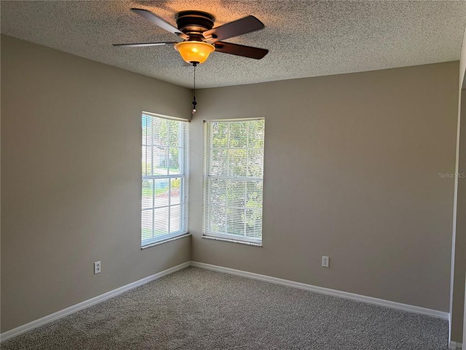 合同活跃: $2,250 (2 贝兹, 2 浴室, 1450 平方英尺)