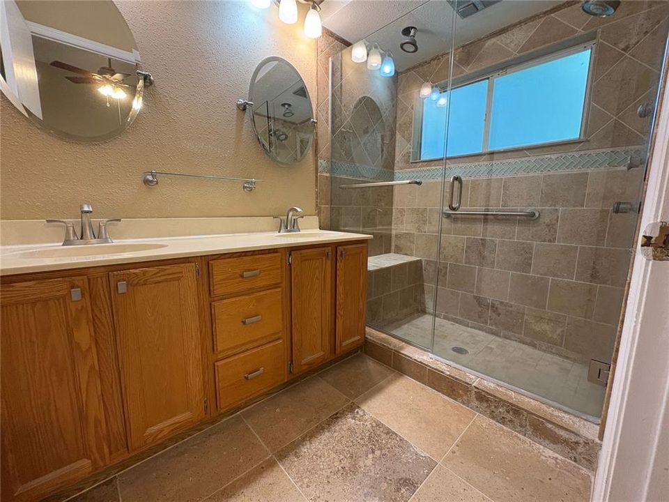 合同活跃: $2,250 (2 贝兹, 2 浴室, 1450 平方英尺)