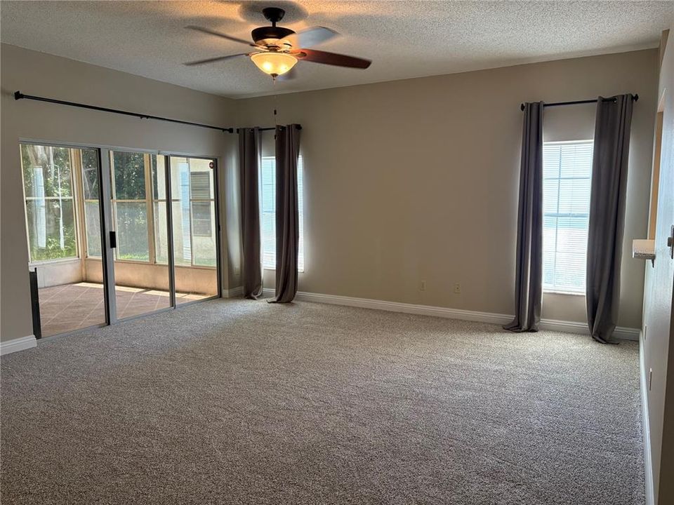 合同活跃: $2,250 (2 贝兹, 2 浴室, 1450 平方英尺)