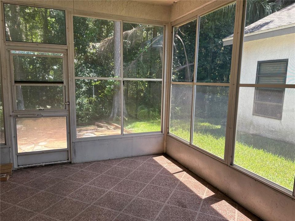 合同活跃: $2,250 (2 贝兹, 2 浴室, 1450 平方英尺)