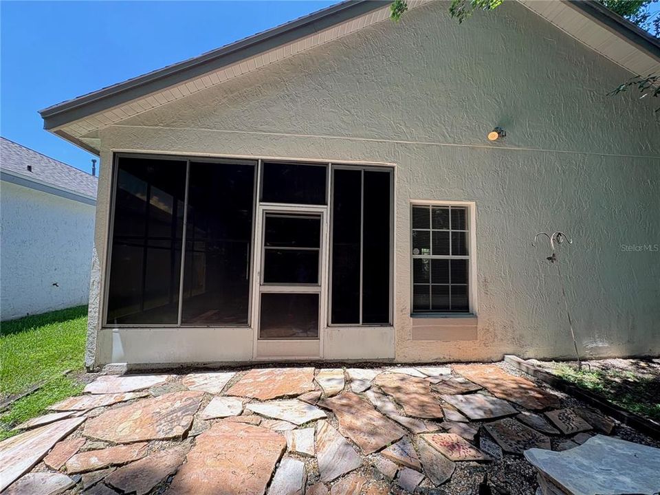 合同活跃: $2,250 (2 贝兹, 2 浴室, 1450 平方英尺)