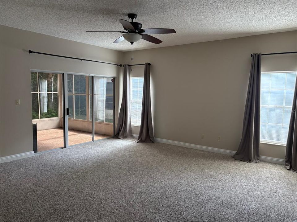 合同活跃: $2,250 (2 贝兹, 2 浴室, 1450 平方英尺)