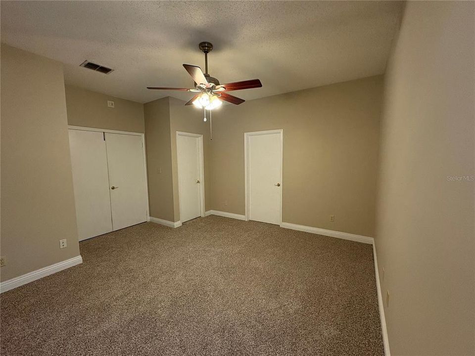 合同活跃: $2,250 (2 贝兹, 2 浴室, 1450 平方英尺)