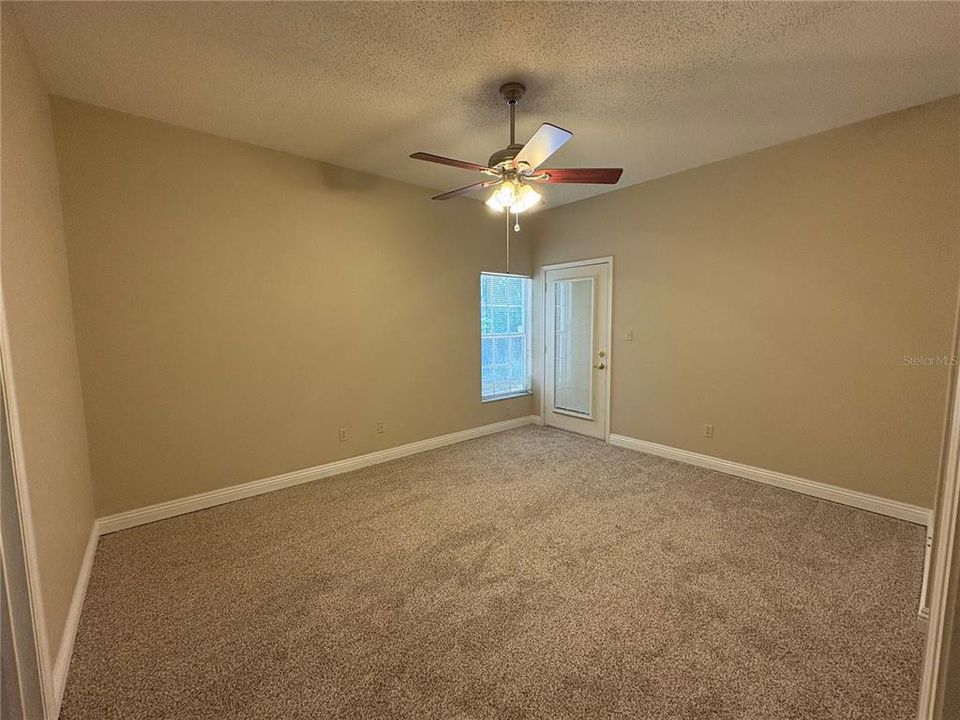 合同活跃: $2,250 (2 贝兹, 2 浴室, 1450 平方英尺)