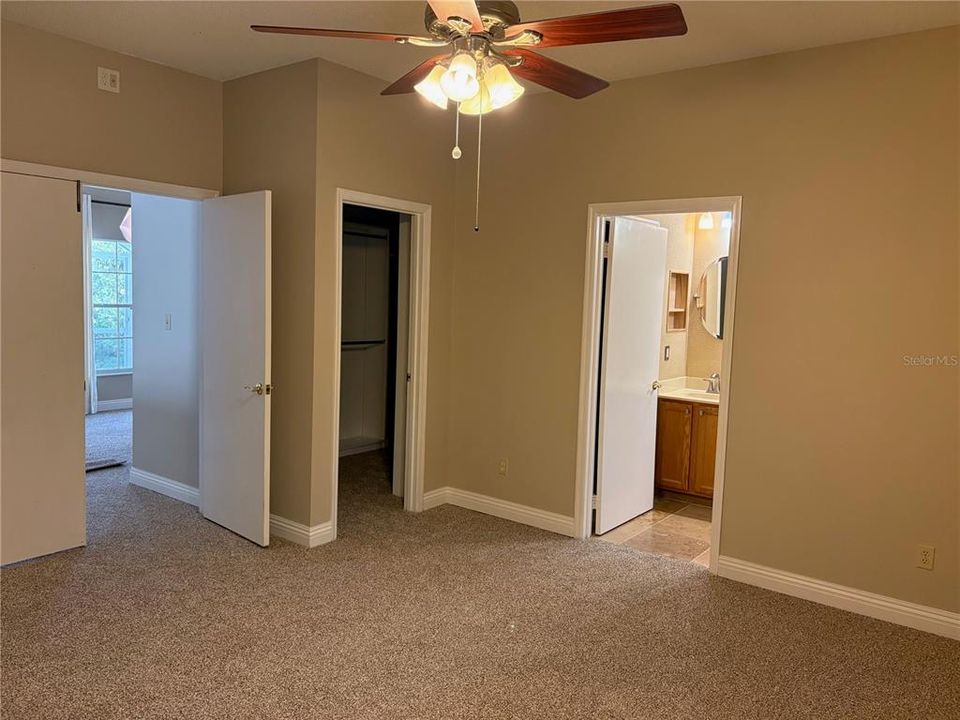 合同活跃: $2,250 (2 贝兹, 2 浴室, 1450 平方英尺)