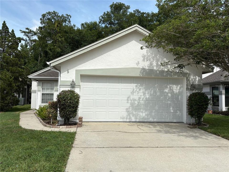 合同活跃: $2,250 (2 贝兹, 2 浴室, 1450 平方英尺)