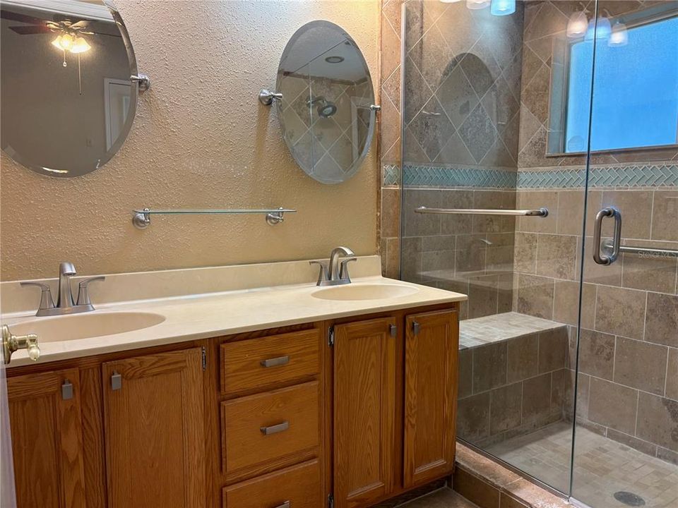 合同活跃: $2,250 (2 贝兹, 2 浴室, 1450 平方英尺)