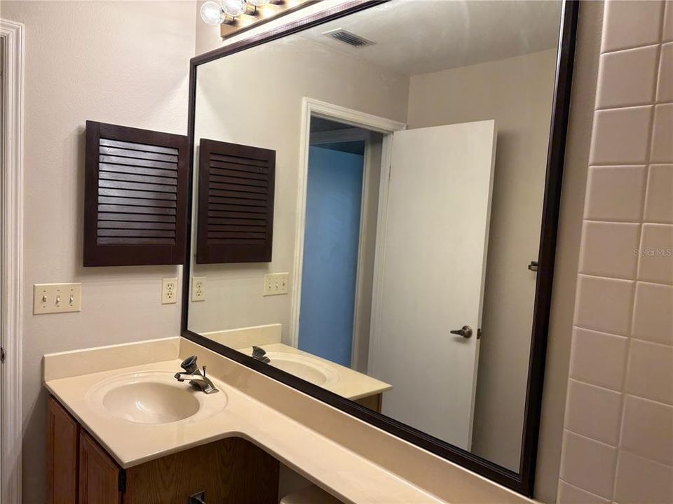 合同活跃: $2,250 (2 贝兹, 2 浴室, 1450 平方英尺)