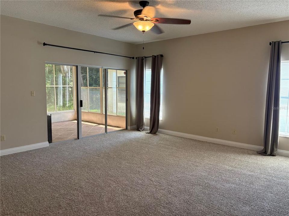 合同活跃: $2,250 (2 贝兹, 2 浴室, 1450 平方英尺)