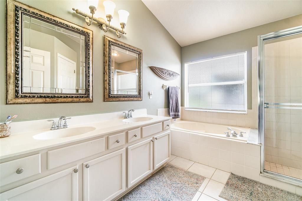 合同活跃: $419,900 (3 贝兹, 2 浴室, 1659 平方英尺)