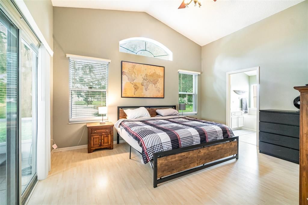 合同活跃: $419,900 (3 贝兹, 2 浴室, 1659 平方英尺)