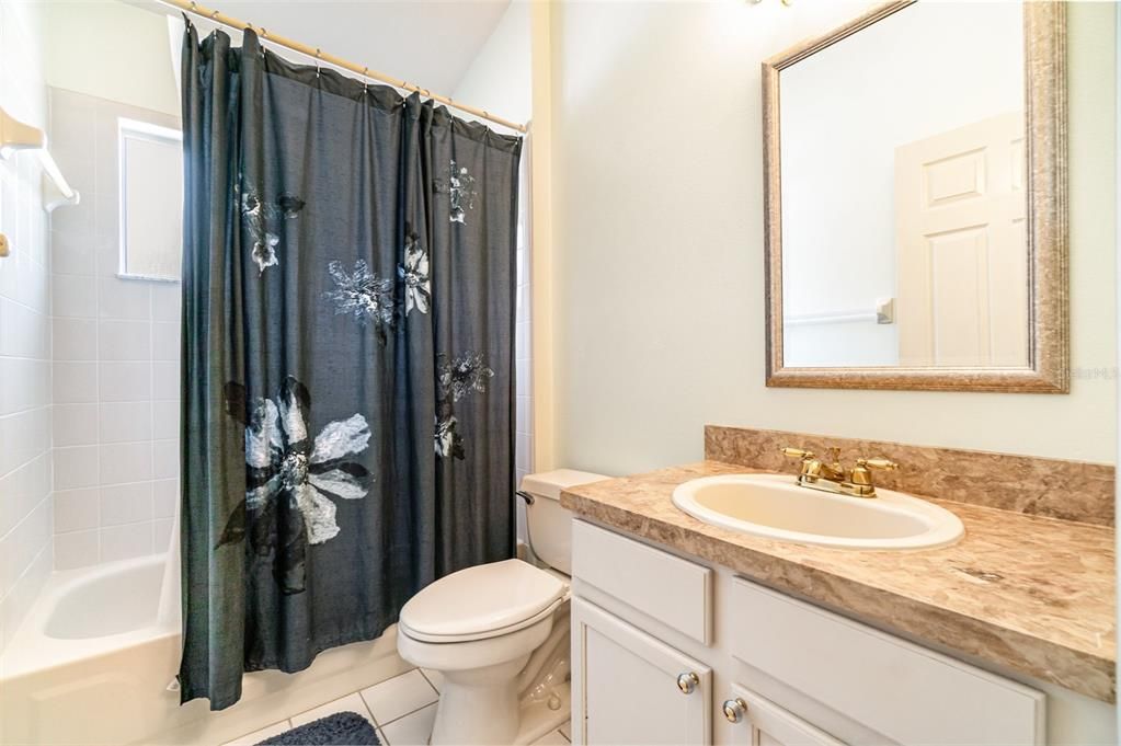 合同活跃: $419,900 (3 贝兹, 2 浴室, 1659 平方英尺)