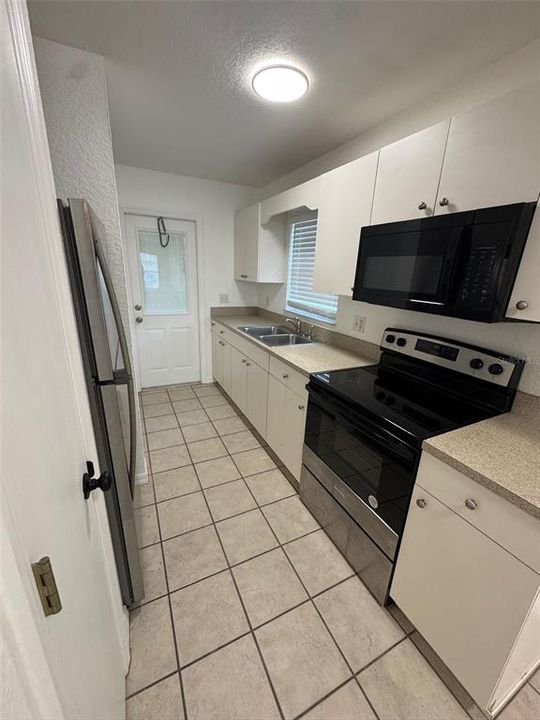 For Rent: $1,249 (2 beds, 1 baths, 800 Square Feet)