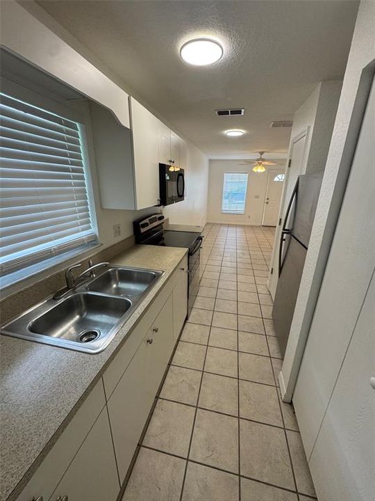 For Rent: $1,249 (2 beds, 1 baths, 800 Square Feet)