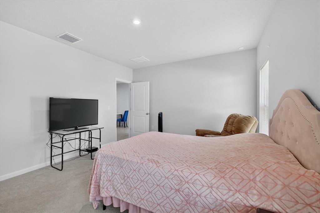 Под контрактом: $280,000 (3 спален, 2 ванн, 1333 Квадратных фут)