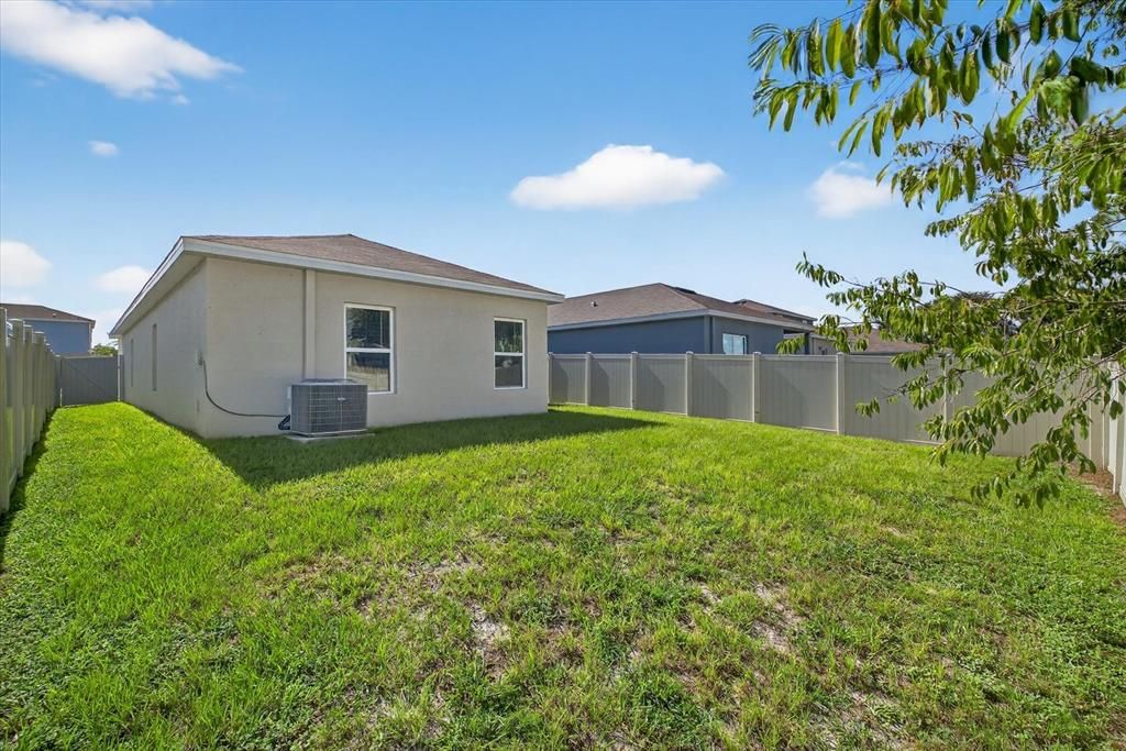 Под контрактом: $280,000 (3 спален, 2 ванн, 1333 Квадратных фут)